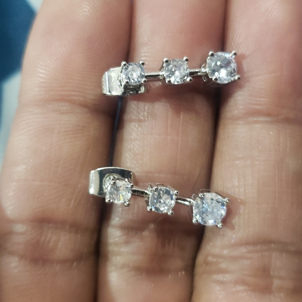 Earings - Picture 3 of 5